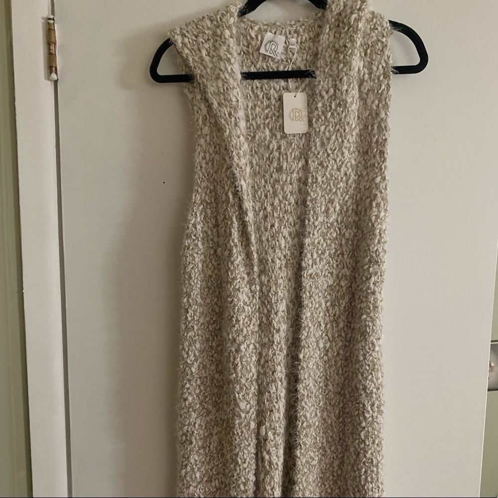 Knee length sleeveless sweater with hood